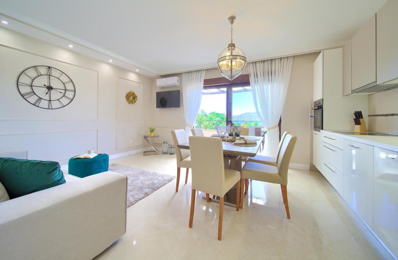 Pinezići Luxury Apartments Villa Stina מראה חיצוני תמונה