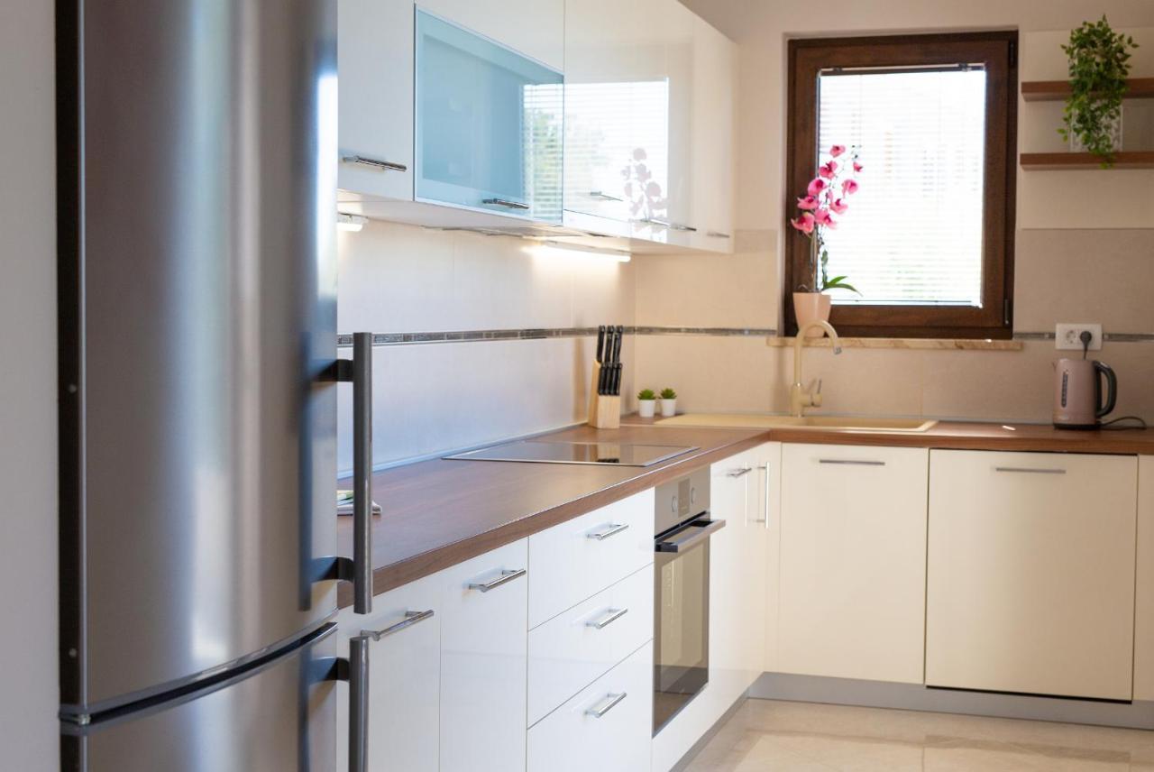 Pinezići Luxury Apartments Villa Stina מראה חיצוני תמונה